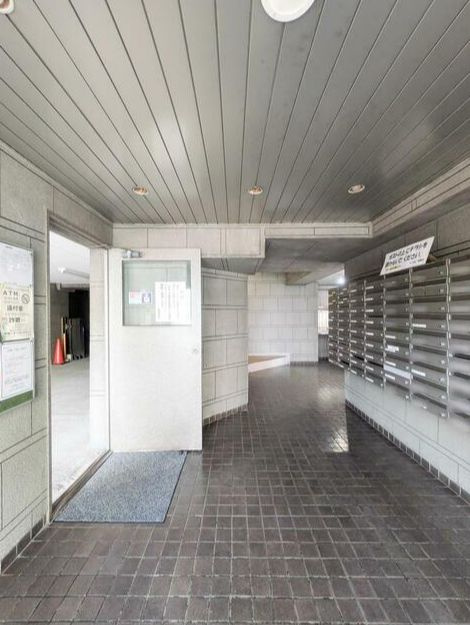 サーラ川口128のロビー