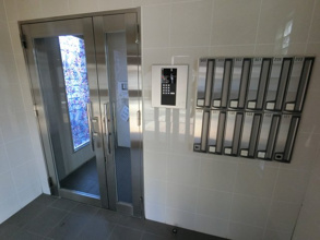 【エントランス】