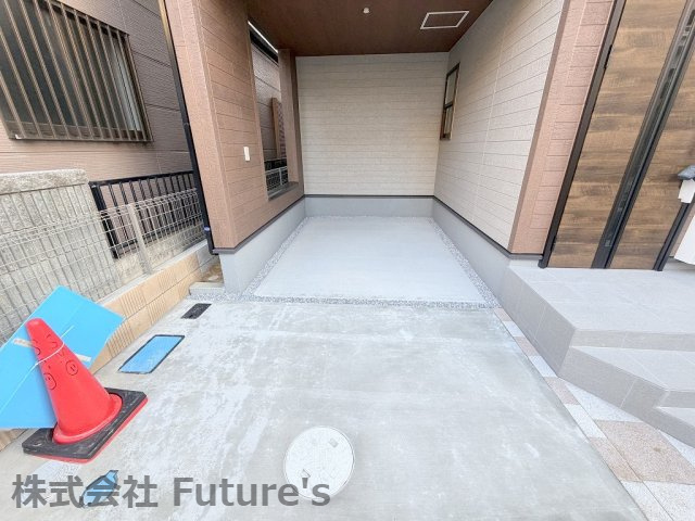 三郷市高州1丁目　新築戸建　全1棟の駐車場|ビルトインガレージ1台分付き
