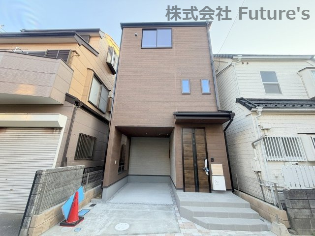 三郷市高州1丁目　新築戸建　全1棟の外観|2025年10月完成の3階建て新築戸建
