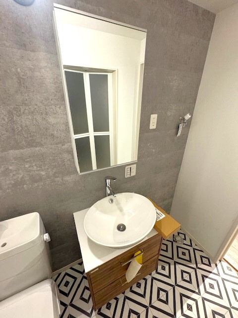 さいたま市南区南浦和２丁目のアパートの独立洗面台