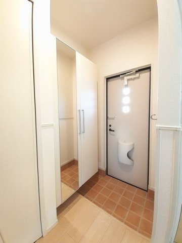 ノーベル　Ｃ棟の玄関