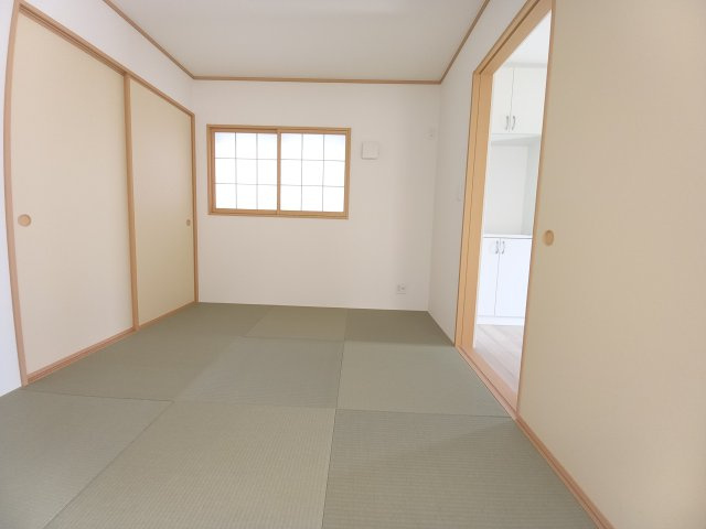 【いわき市小名浜南富岡　第1】　5号棟　※必ずもらえる選べるキャンペーン実施中！の和室|同施工　■□■和室の写真です■□■　
ご家族のお昼寝スペースとしても活躍しそうです。
