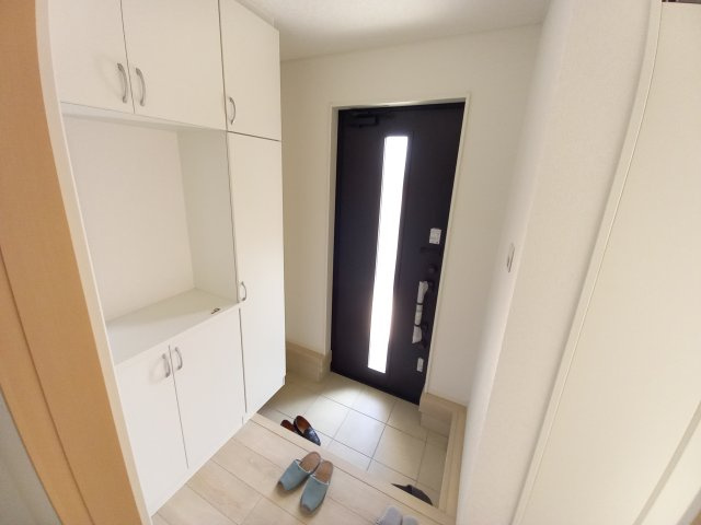 【いわき市小名浜南富岡　第1】　5号棟　※必ずもらえる選べるキャンペーン実施中！の玄関|同施工　■□■玄関の写真です■□■　
シューズボックスは収納力たっぷりで、整理整頓も楽ちんですね。