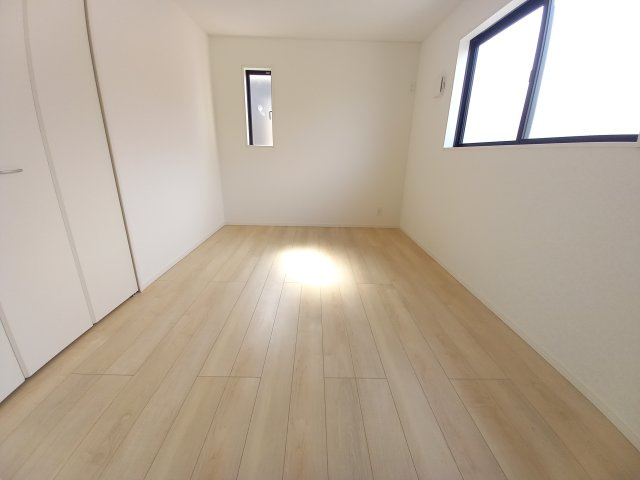 【いわき市小名浜南富岡　第1】　5号棟　※必ずもらえる選べるキャンペーン実施中！の洋室|同施工　■□■居室の写真です■□■　
寝室にも、子供部屋にも、趣味のお部屋にもお使いいただけます♪