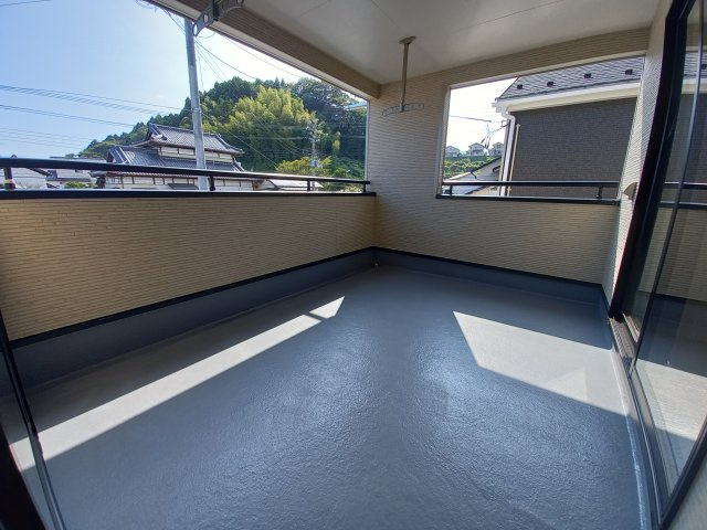 【いわき市小名浜南富岡　第1】　5号棟　※必ずもらえる選べるキャンペーン実施中！のバルコニー|同施工　◆バルコニーの写真です◆　お布団など大きいものも、充分に干せる広さがございます。人気のベランピングも楽しめる広さ！自宅のアウトドア空間でゆったり過ごせます。

