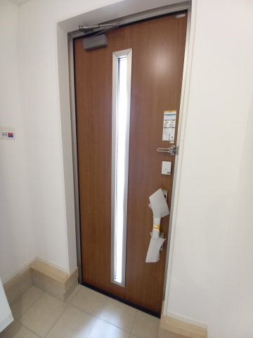 【いわき市小名浜南富岡　第1】　5号棟　※必ずもらえる選べるキャンペーン実施中！の玄関|同施工　◆玄関の写真です◆
お洒落な玄関からの外出は気分が良いですね♪　　玄関床タイルは、掃除がしやすく、表面はノンスリップ仕上なので、雨の日 もすべりにくくて安心です。




