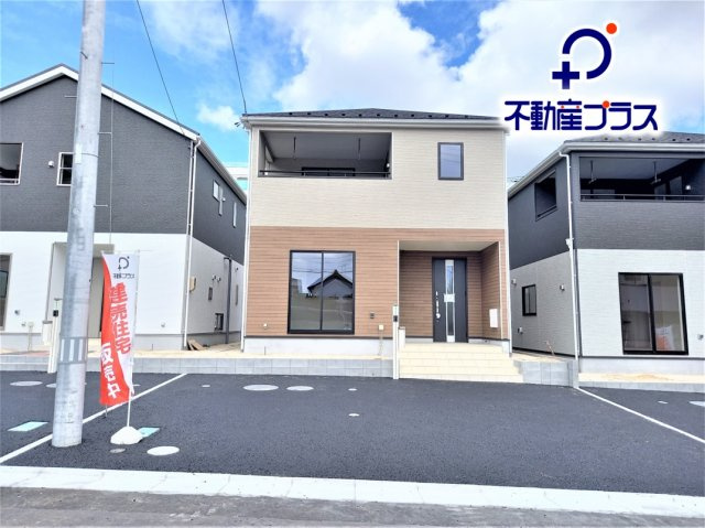 【いわき市小名浜南富岡　第1】　5号棟　※必ずもらえる選べるキャンペーン実施中！の前面道路含む現地写真|同施工◆外壁仕上げ材は窯業系サイディング。裏面に付着した汚れが、雨水によって流れ落ちやすい「防汚機能付きサイディング」を採用。外壁の美しさが長持ちします♪