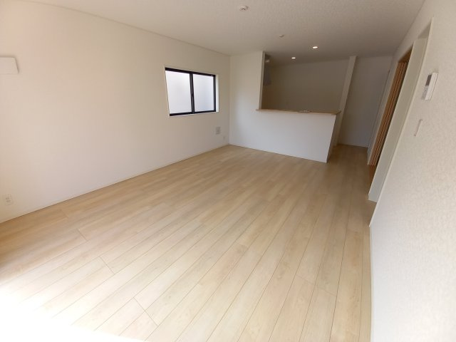 【いわき市小名浜南富岡　第1】　5号棟　※必ずもらえる選べるキャンペーン実施中！の居間・リビング|同施工　■□■リビングの写真です■□■　家族団らんの時間が増えそうなリビングですね。