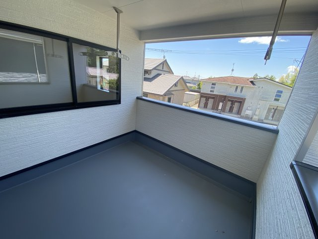 【いわき市小名浜南富岡　第1】　2号棟　※必ずもらえる選べるキャンペーン実施中！のバルコニー|同施工　■□■バルコニーの写真です■□■　お布団なども充分に干せる広さがございます。