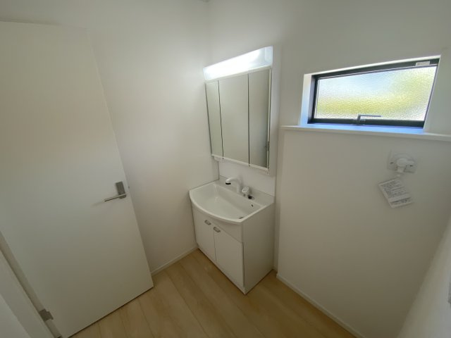 【いわき市小名浜南富岡　第1】　3号棟　※必ずもらえる選べるキャンペーン実施中！の独立洗面台|同施工　■□■洗面所の写真です■□■　使い勝手の良い洗面台は、奥様の身支度の時間も楽しくなりそうですね。