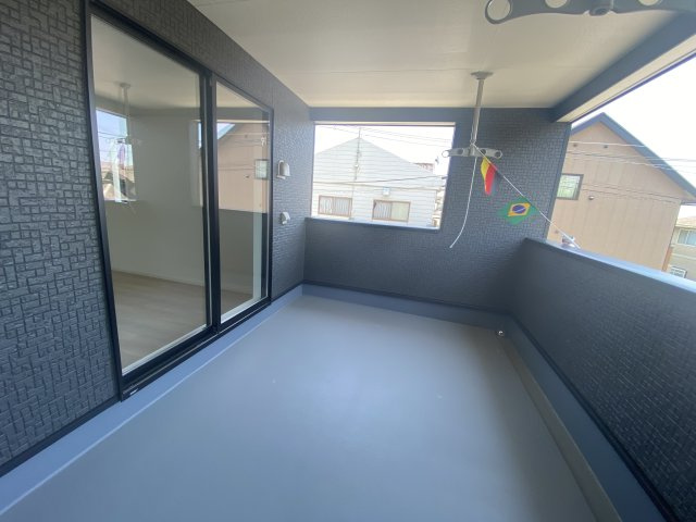 【いわき市小名浜南富岡　第1】　3号棟　※必ずもらえる選べるキャンペーン実施中！のバルコニー|同施工　■□■バルコニーの写真です■□■　お布団など大きいものも、充分に干せる広さがございます。