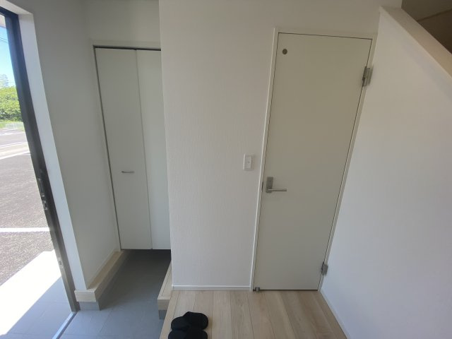 【いわき市小名浜南富岡　第1】　3号棟　※必ずもらえる選べるキャンペーン実施中！の収納|同施工　■□■玄関の写真です■□■　
お洒落な玄関はお客様からも喜んでいただけそうですね！！