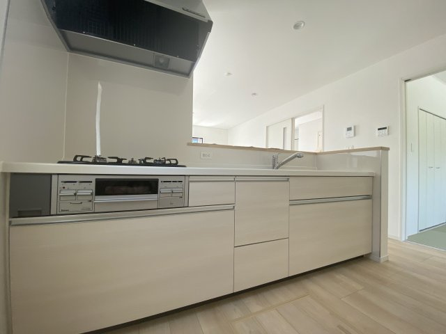 【いわき市小名浜南富岡　第1】　3号棟　※必ずもらえる選べるキャンペーン実施中！のキッチン|同施工　■□■キッチンの写真です■□■　家族団らんの時間が増えそうなリビングですね。