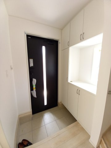 11/25価格変更　【好間町中好間第3／1号棟】　●新生活応援キャンペーン実施中●　見学予約受付中の玄関|同施工　■□■玄関の写真です■□■　
シューズボックスは収納力たっぷりで、整理整頓も楽ちんですね。