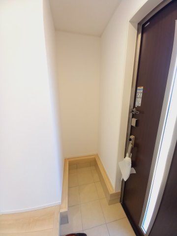 11/25価格変更　【好間町中好間第3／1号棟】　●新生活応援キャンペーン実施中●　見学予約受付中の玄関|同施工　◆玄関の写真です◆
家族の帰りを待ち、訪れる方を優しく迎える。
そんな安らぎに満ちた生活空間にピッタリの玄関ですね♪（＾＾）
