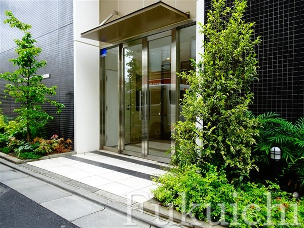 Ｊ．リヴェール学芸大学のエントランス