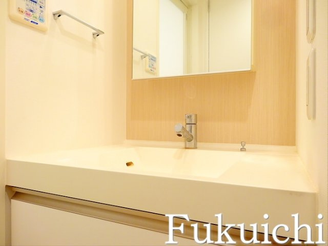 Ｊ．リヴェール学芸大学の独立洗面台