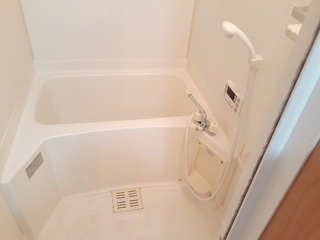 ラヴィアンローズＡの浴室|お風呂です