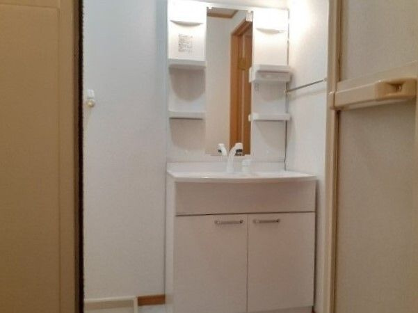 ラヴィアンローズＡの洗面所|使いやすい洗面所です