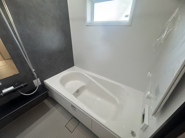 筑後市西牟田小学校前新築オール電化戸建　8号棟の浴室