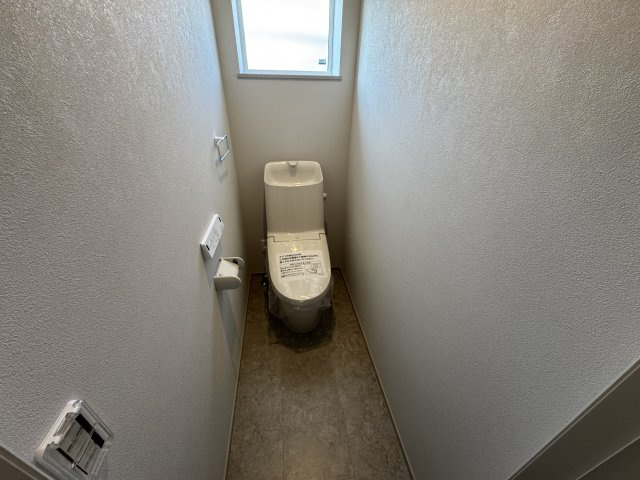 筑後市西牟田小学校前新築オール電化戸建　8号棟のトイレ