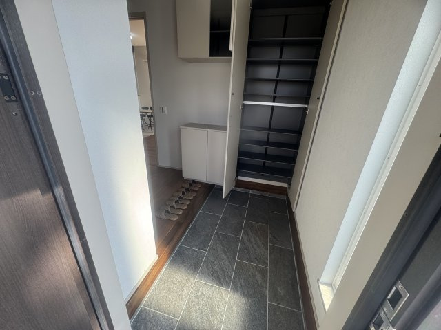 筑後市西牟田小学校前新築オール電化戸建　8号棟の玄関