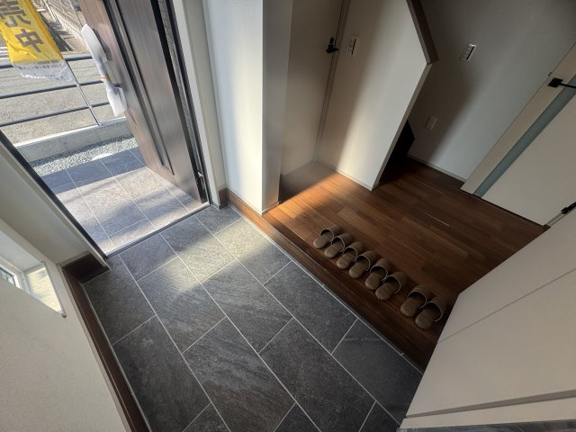 筑後市西牟田小学校前新築オール電化戸建　8号棟の玄関