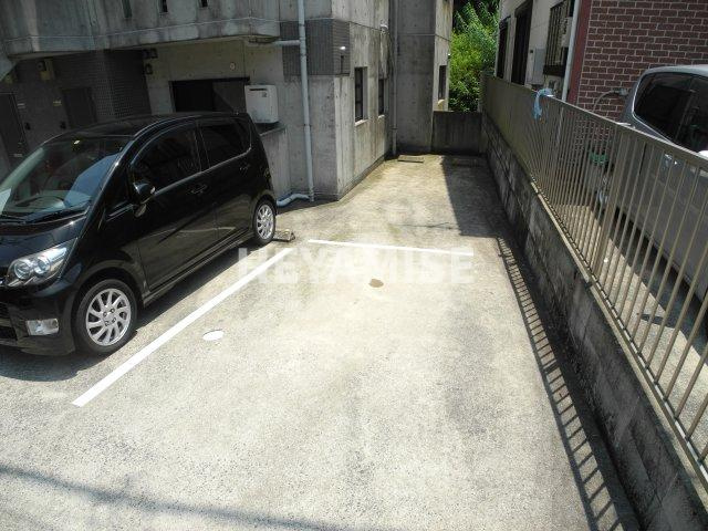 スプランドォールⅡの駐車場