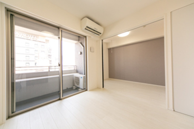 【居間・リビング】 | セレニティー神田 | ※写真は同タイプ住戸です。