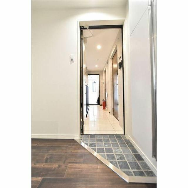 リュクスマンション北千住の玄関