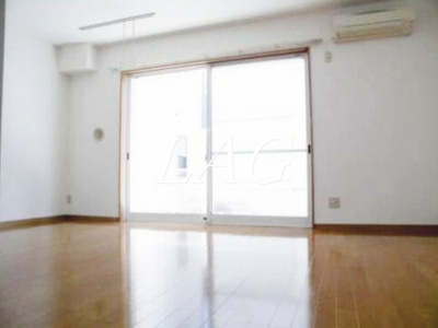 【居間・リビング】 | ヴィラ・アムール | 洋室のお部屋です。