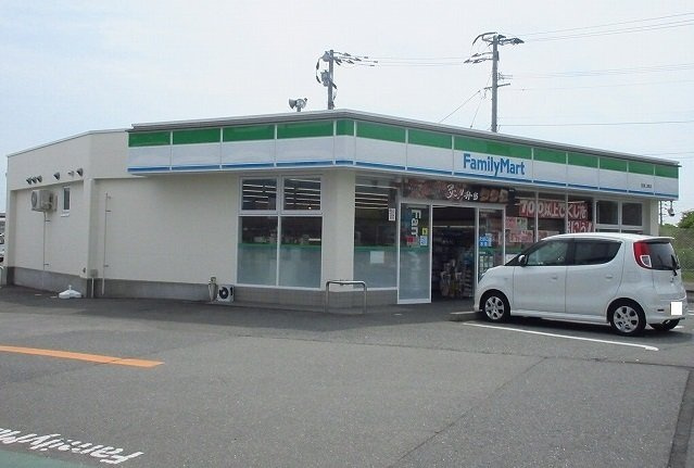 セントラルビレッジＡの周辺|ファミリーマートまで900m