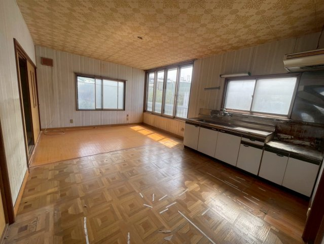 春採7丁目　売店舗の居間・リビング