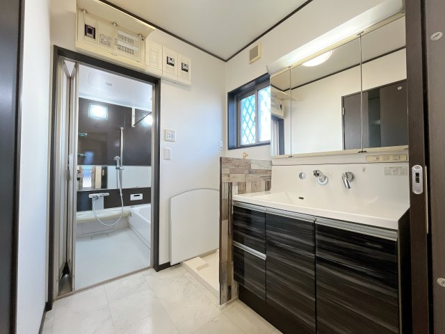 加須市水深　中古戸建の独立洗面台