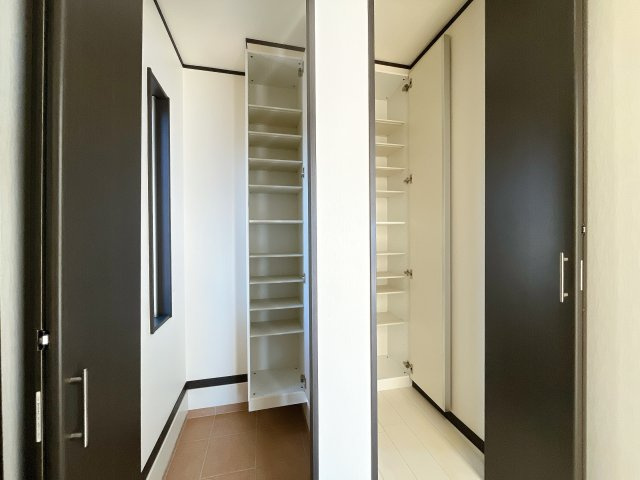 加須市水深　中古戸建の玄関