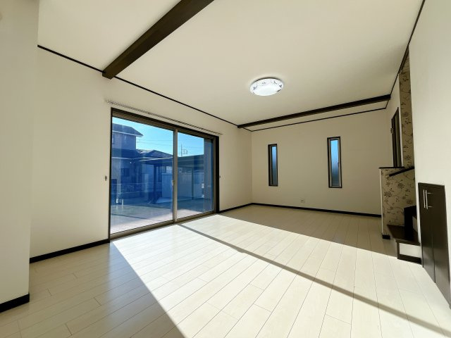 加須市水深　中古戸建の居間・リビング