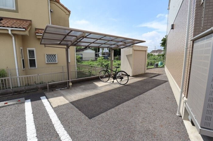 Croireのその他共用部分|屋根付きの駐輪場があります。