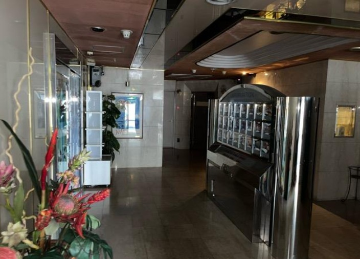 足立区綾瀬６丁目のビル