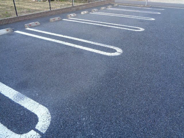 ホワイト　ストーク　Ⅱの駐車場