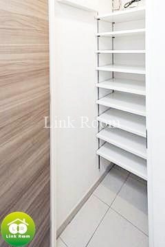 フェールメゾン西大島の玄関