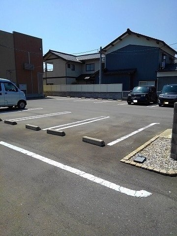 フォレスタ　デ　フィオ－レの駐車場