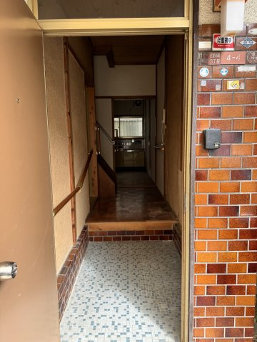 枚方市招提南町３丁目の玄関