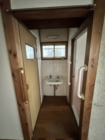 枚方市招提南町３丁目の洗面所