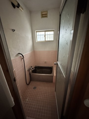 枚方市招提南町３丁目の浴室