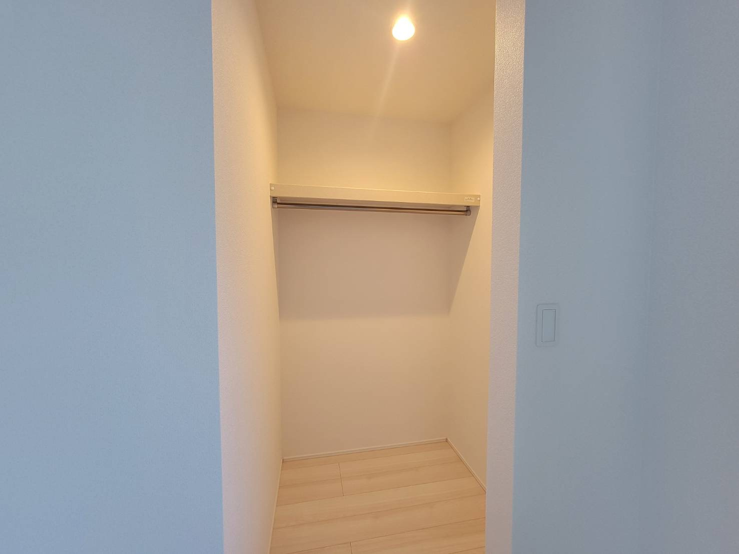 【GRAFARE 】　雀の宮４期　限定1邸の収納|○ウォークインクローゼット○
こちらの物件は適材適所の収納が設け、限られた空間を最大限に活かした間取りです。
あなたも収納上手に♪ぜひ現地にてご確認くださいませ！
※2026年1月撮影
