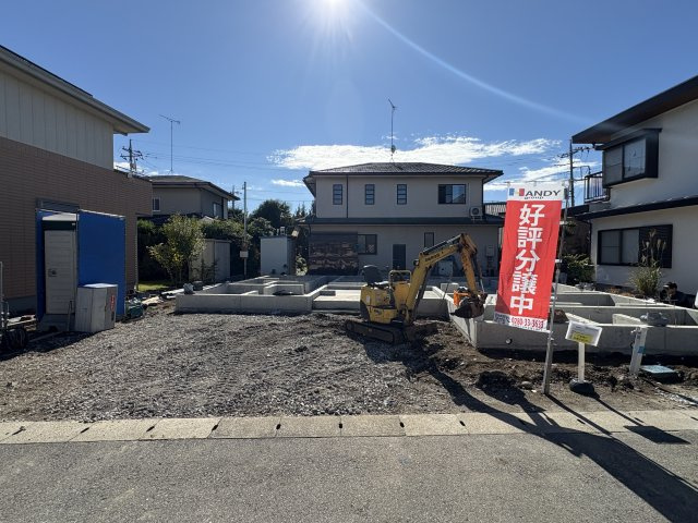 【GRAFARE 】　雀の宮４期　限定1邸の前面道路含む現地写真|○只今建築中○
JR雀宮駅まで徒歩16分の便利な立地です。雀宮中央小学校徒歩12分、中学校徒歩10分♪
スーパーかましん徒歩2分♪公園も近く、生活便利な住環境も魅力です。
※2025年10月撮影