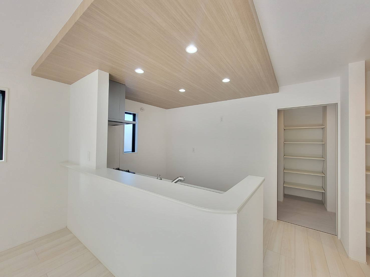 【GRAFARE 】　雀の宮４期　限定1邸のキッチン|〇キッチン〇
ポップアップ天井がおしゃれなキッチン♪お料理するのが楽しみになりそうですね♪
※2026年1月撮影