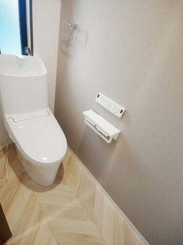 東光町2丁目　中古一戸建てのトイレ|温水洗浄便座付き
■物件内覧・資金計画相談・住宅ローン相談、リフォーム相談、お問合せ受付中■
※当日・翌日のご内覧、ご相談はお電話でのお問合せがスムーズです！