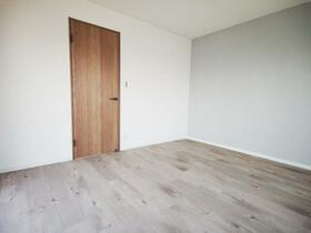 東光町2丁目　中古一戸建ての寝室|洋室7.0帖
■物件内覧・資金計画相談・住宅ローン相談、リフォーム相談、お問合せ受付中■
※当日・翌日のご内覧、ご相談はお電話でのお問合せがスムーズです！